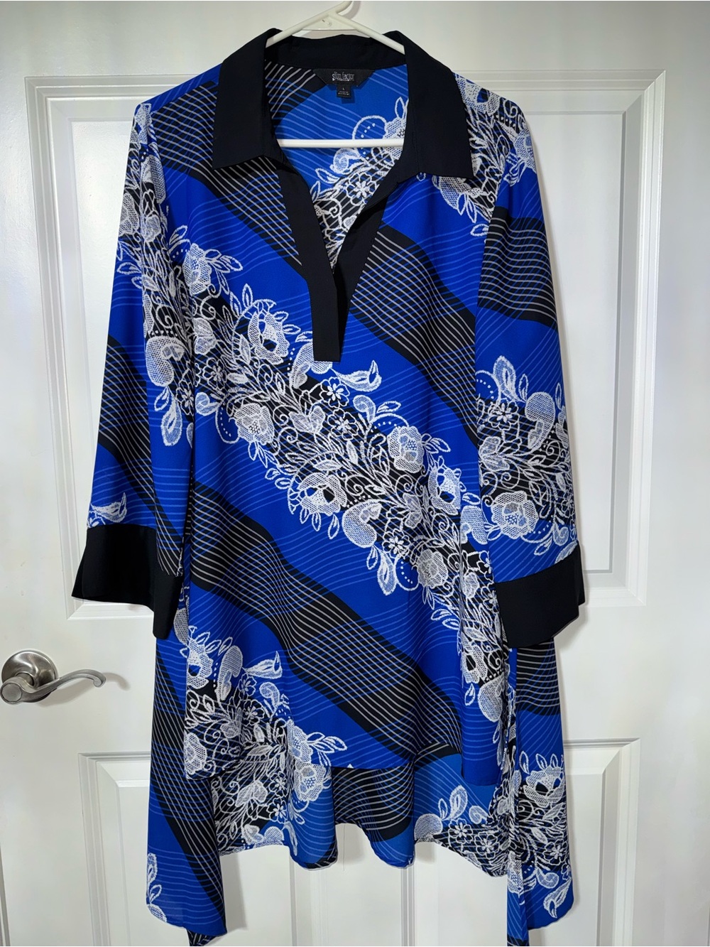 Slim Factor Investments Vibrant Blue Black Flowy Tunic Caftan White Floral L